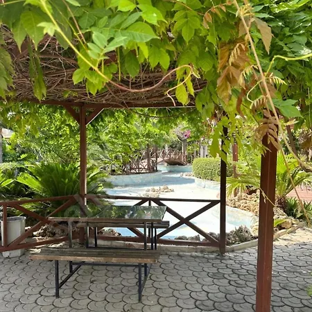 アパートホテル Gardenya House アンタルヤ